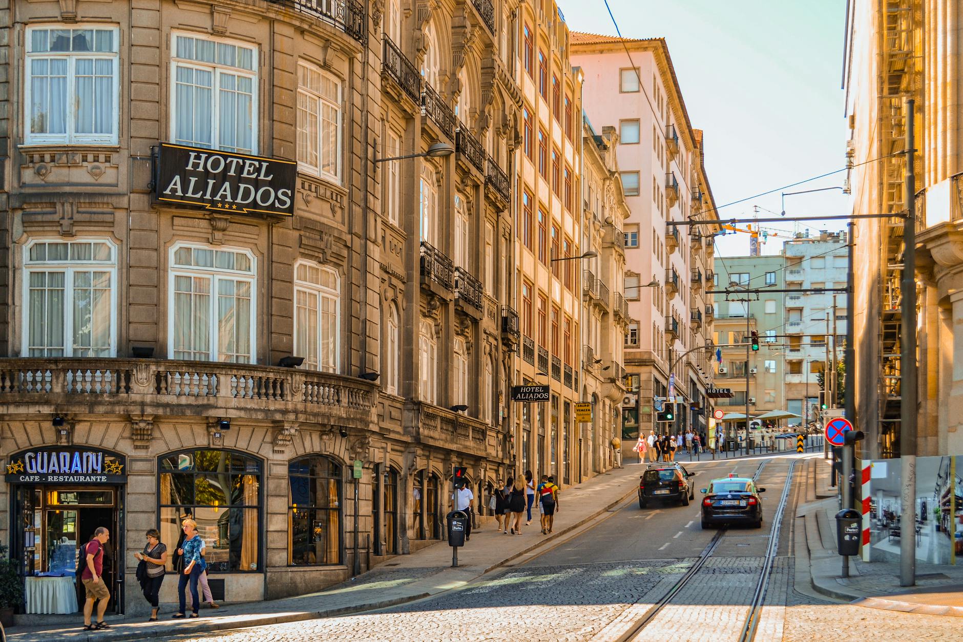 Tips Booking Hotel Murah Saat High Season