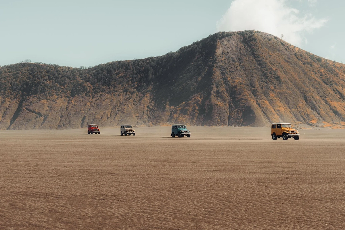 lautan pasir gunung bromo yang luas dan ikonik